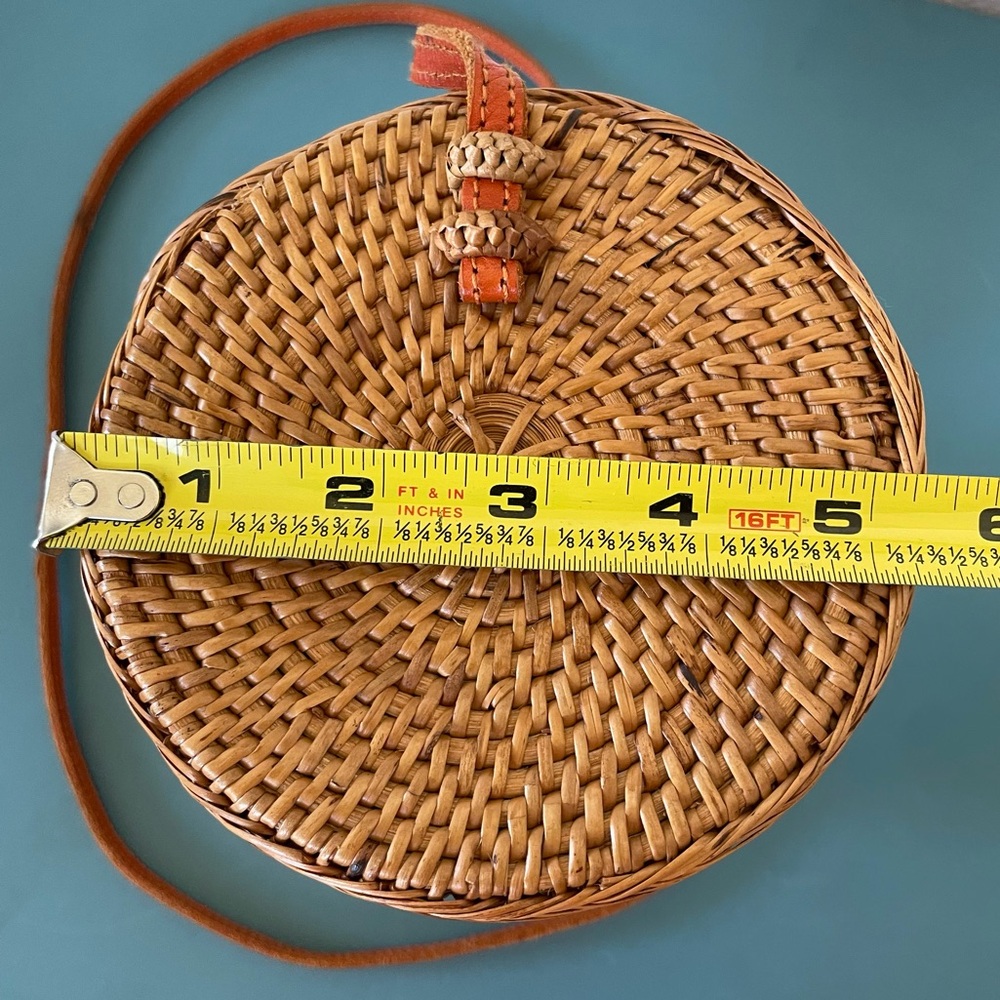 Rattan Wicker Woven Crossbody Bag Cognac Brown Oval cylinder shape leather strap - Picture 12 of 13